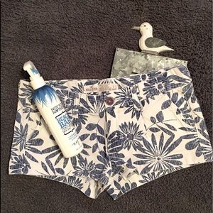 HOLLISTER Beach vibe floral shots. Blue and white in color. Size 1 junior.